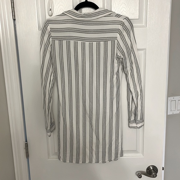 Women’s blouse - Picture 2 of 2